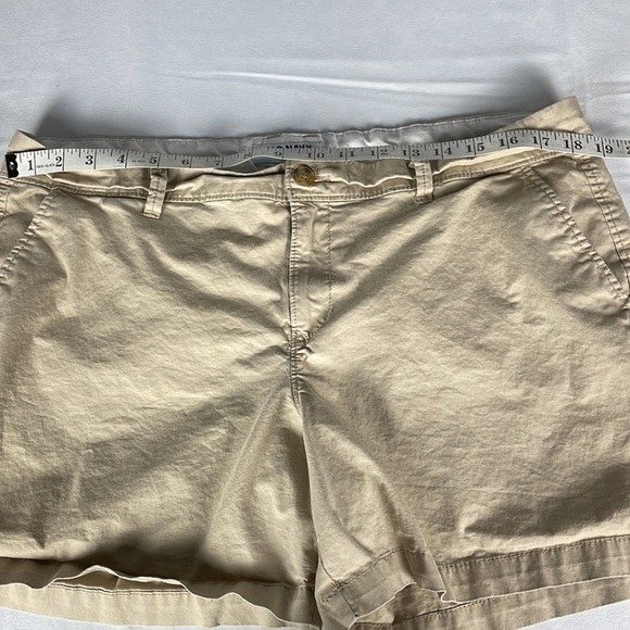 Old Navy Khaki Colored Shorts Womans Size 14 Regular - Picture 6 of 7